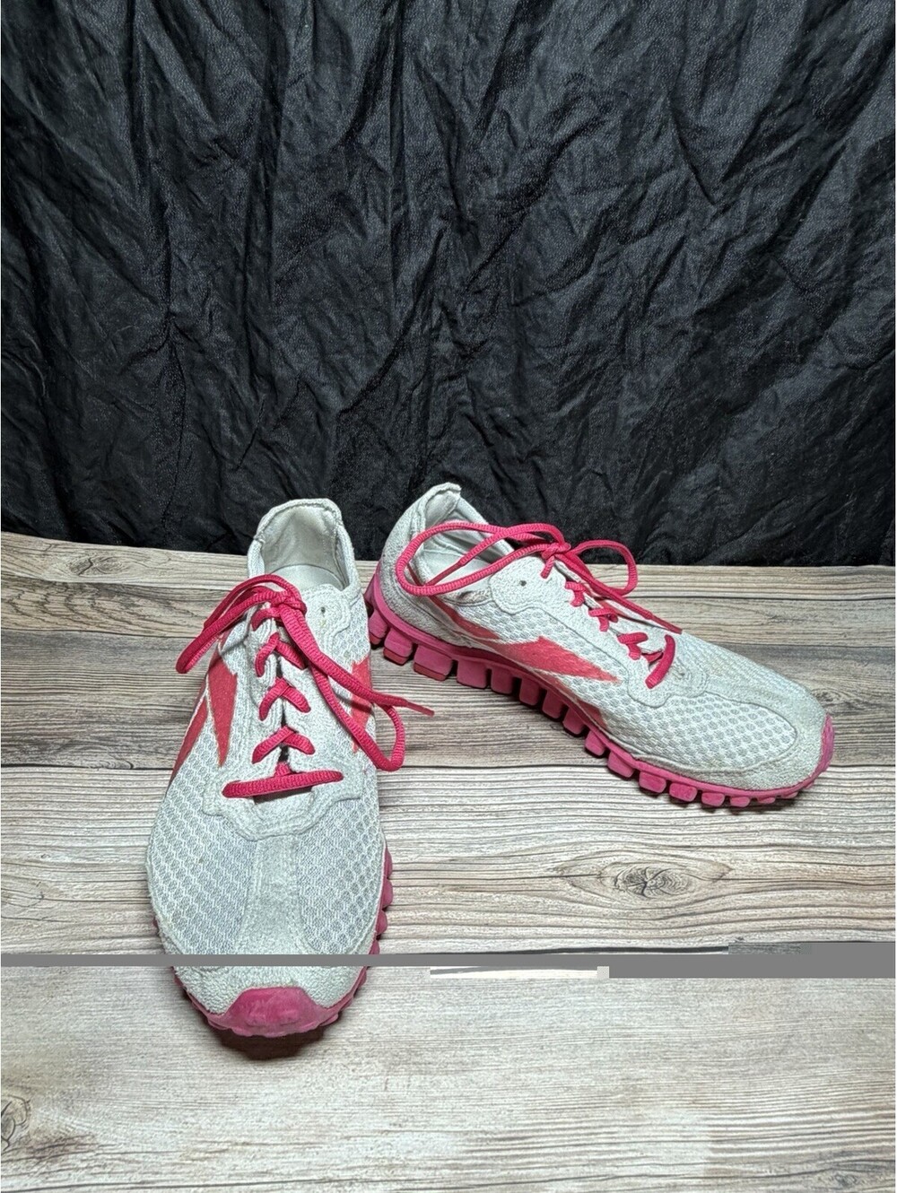 Women's Reebok Jogging Shoes Gray And Pink Size 6.5